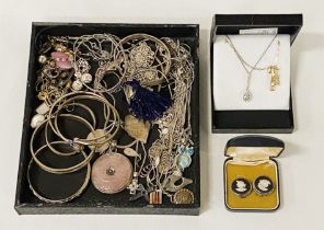 COLLECTION OF SILVER JEWELLERY & OTHER