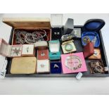 TRAY OF MIXED SILVER & COSTUME JEWELLERY