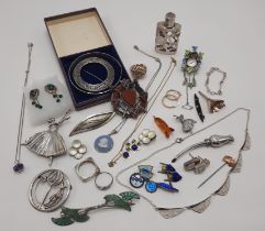 TRAY OF MIXED SILVER & GEMSTONE JEWELLERY TO INCLUDE SOME GOLD