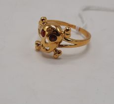 9CT GOLD SKULL RING WITH RED STONE EYES SIZE 3.1 GRAMS APPROX