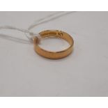 22CT WEDDING BAND SIZE L 2.9 GRAMS APPROX