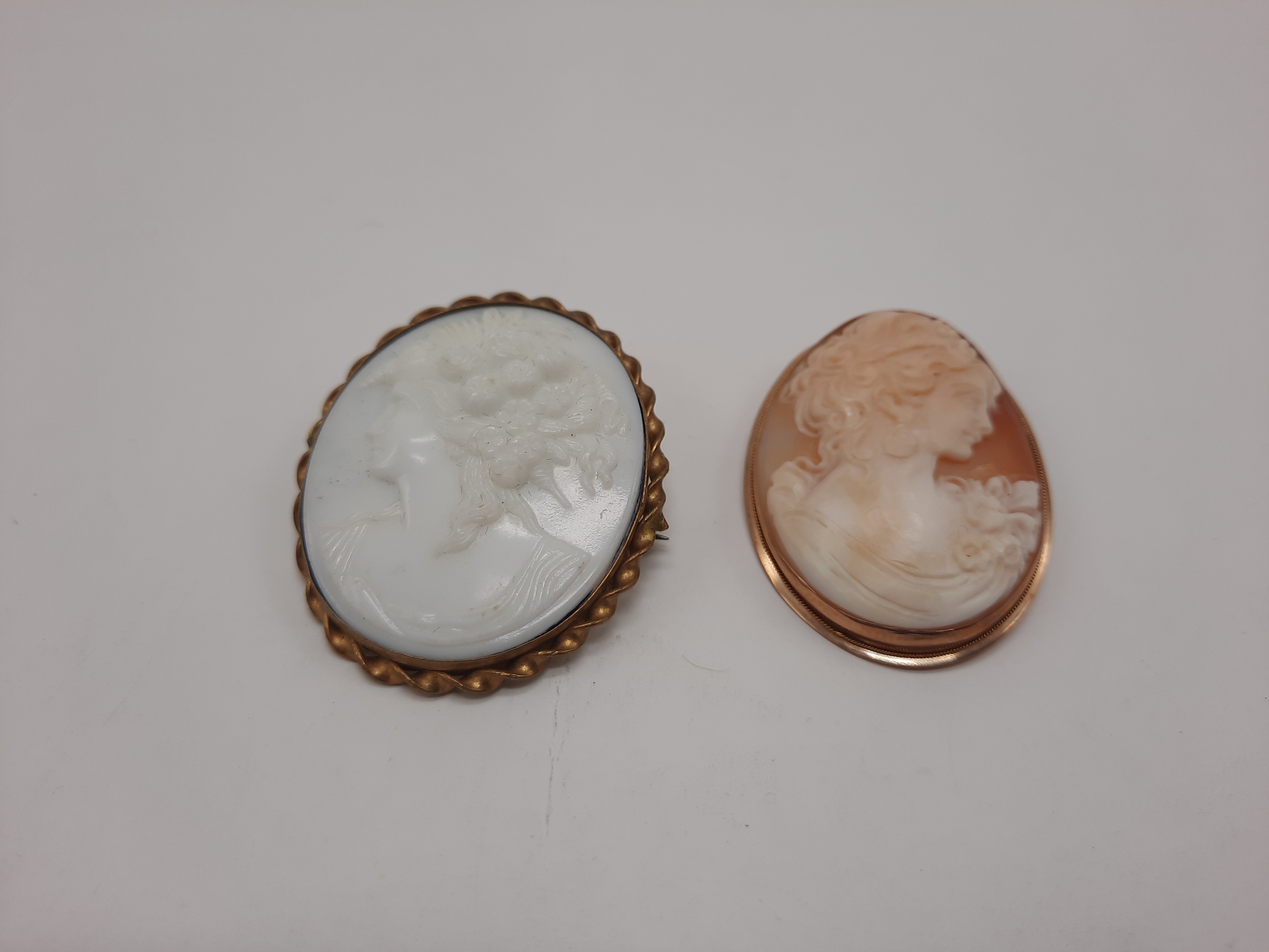 TWO CAMEO BROOCHES IN 9CT GOLD