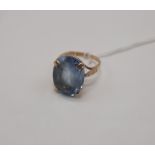 9 CT. GOLD BLUE TOPAZ RING - SIZE K / L 4.8 GRAMS APPROX TOTAL