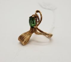 18 CARAT GOLD & EMERALD DESIGNER RING 7.8 GRAMS - SIZE J