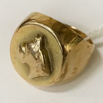 GENTS GOLD RING MARKED 585 (14k) 8 GRAMS (APPROX) WITH BOXER DOG DEPICTION - SIZE O