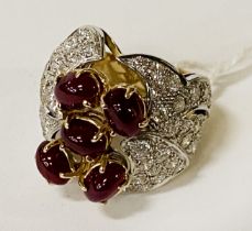 18CT GOLD RUBY & DIAMOND RING - SIZE M