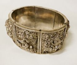 ANTIQUE SILVER INDIAN CUFF BRACELET IN P.ORR & SONS WOODEN BOX - APPROX 90 G