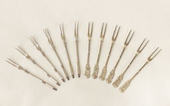 COLLECTION OF SWEET FORKS MARKED 800 - APPROX 6 OZS