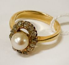 18CT GOLD PEARL & DIAMOND RING - SIZE M - APPROX 4.5 GRAMS