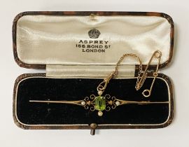 15CT GOLD PERIDOT & SEED PEARL BROOCH WITH A 9CT GOLD CHAIN WITH ORIGINAL BOX - APPROX 5.9 GRAMS