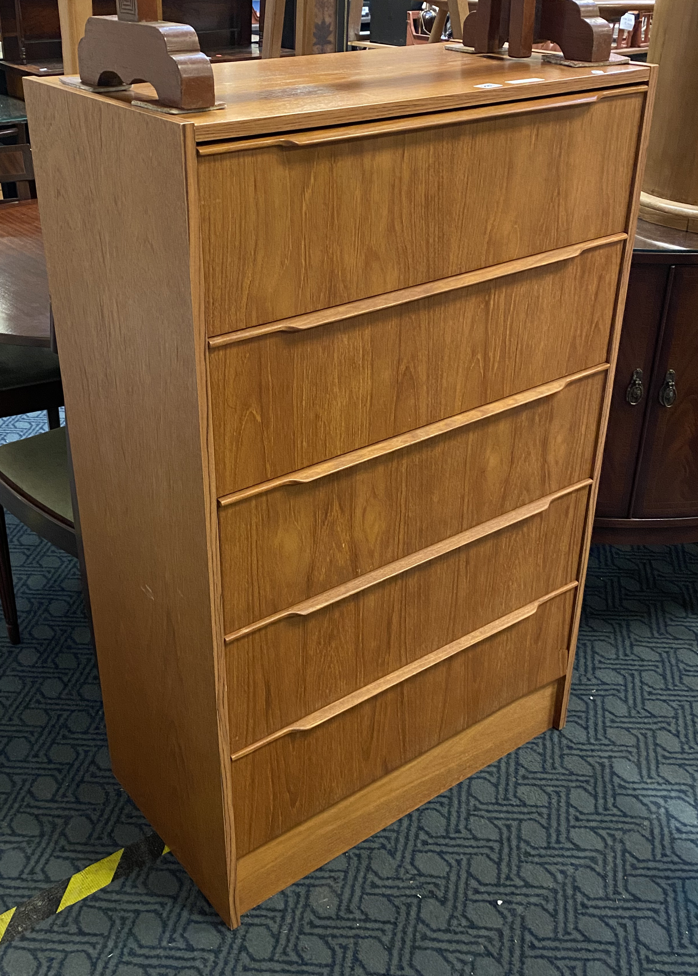 MID CENTURY TEAK CHEST OF DRAWERS