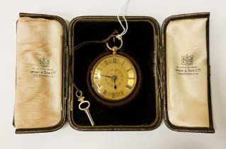 18CT GOLD OPEN FACE LONDON 1886 FUSEE LEVER POCKET WATCH IN BOX - APPROX 70.7 GRAMS TOTAL WEIGHT -