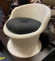 MID CENTURY EGG POD CHAIR