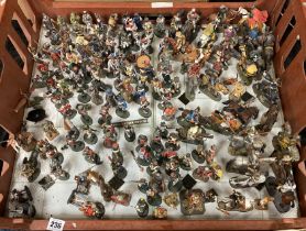 LARGE COLLECTION OF LEAD FIGURES