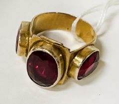 GOLD & RUBY RING - SIZE R - 11.1 GRAMS TOTAL APPROX
