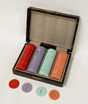 CASED SET OF POKER CHIPS