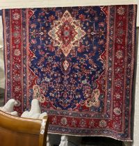 FINE NORTH EAST PERSIAN MAHAL CARPET 318CMS X 265CMS