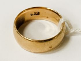 18CT GOLD RING - SIZE O - APPROX 7.4 GRAMS