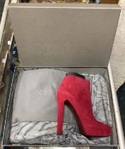 ALEXANDER MCQUEEN BOXED NEW BOOTS (size 41.5)