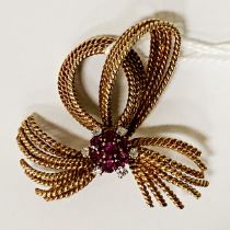 18CT GOLD (APPROX 15.40 GRAMS) - APPROX 0.30CT DIAMOND & 1 CARAT RUBY BROOCH 15.2 GRAMS APPROX