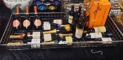 COLLECTION OF VARIOUS WINES & CHAMPAGNES