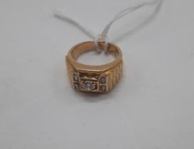 18CT GOLD & DIAMOIND RING- SIZE K - APPROX 8.7 GRAMS