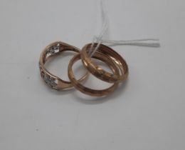 3 9CT GOLD RINGS