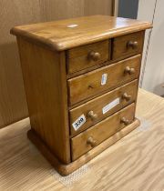 APPRENTICE CHEST OF DRAWERS (ONE KNOB MISSING)