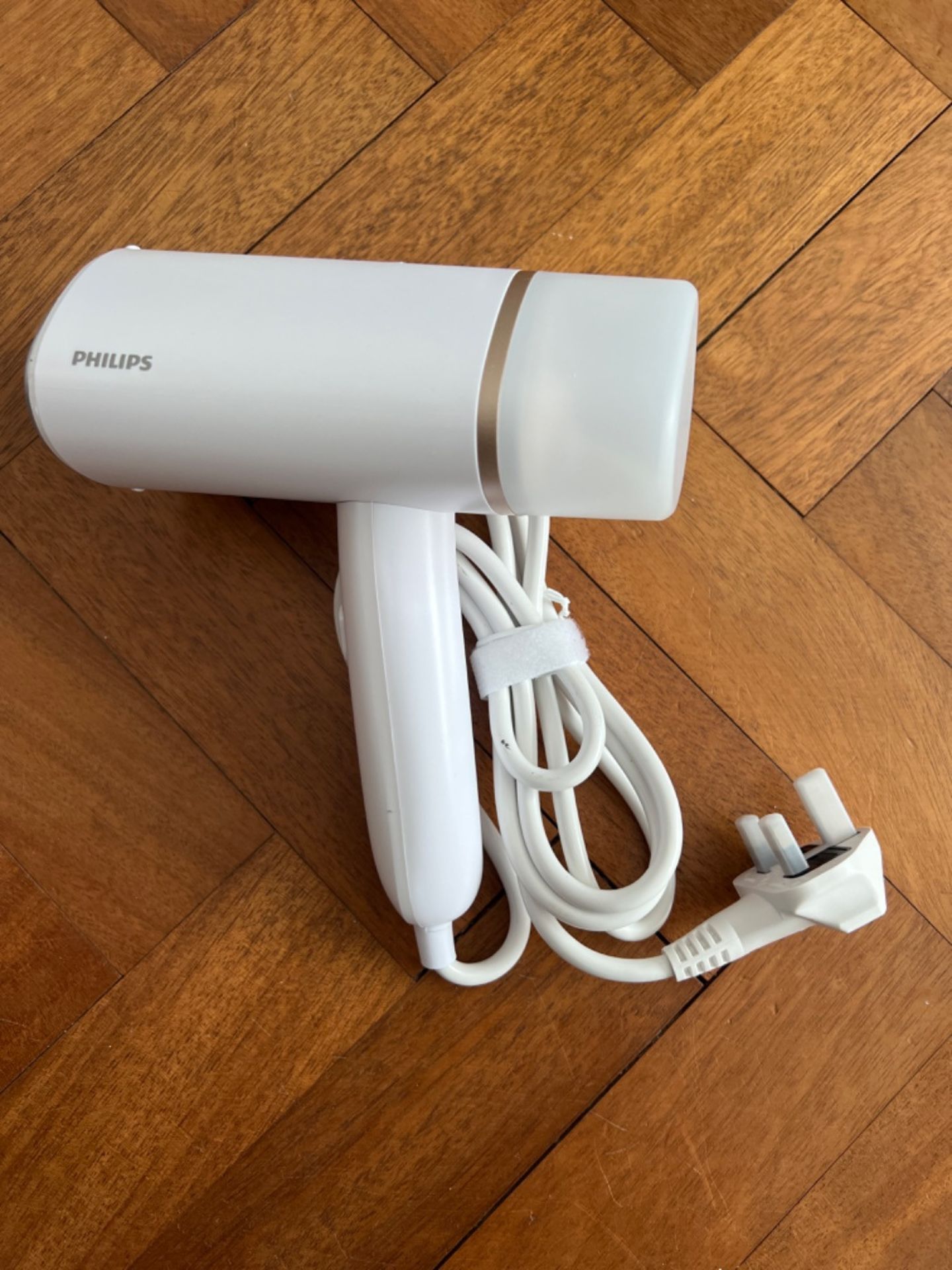 Philips Handheld Steamer 3000 Series, Compact and Foldable, Ready to Use in ˜30 Seconds, No Ironin