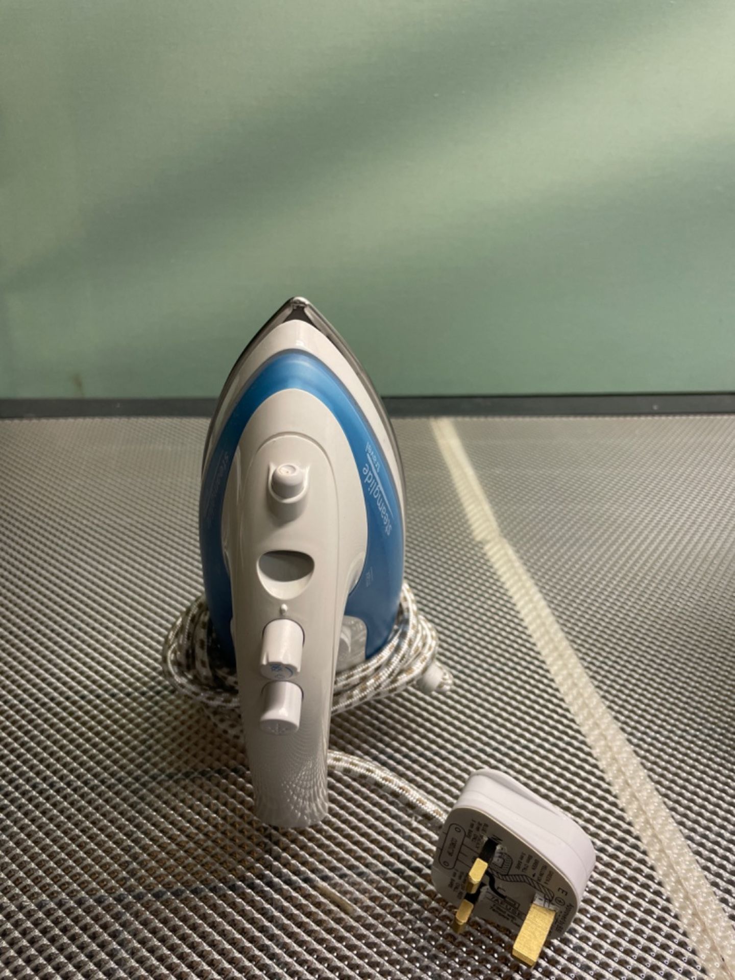 Russell Hobbs Steam Glide Travel Iron 22470, 760 W - White and Blue - Image 2 of 3