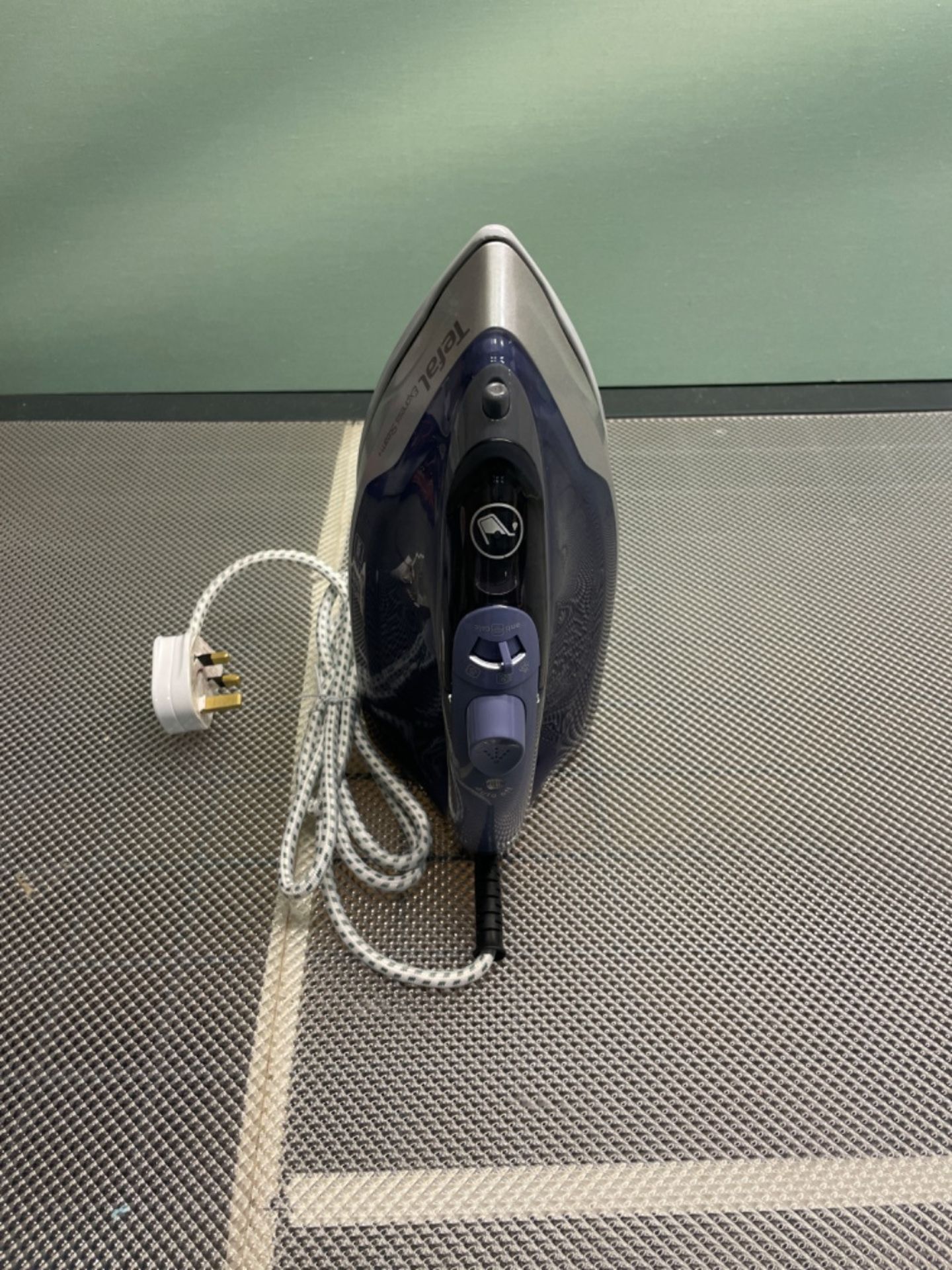 Tefal Steam Iron, Express Steam, 2600 watts, Blue and Grey, FV2882, 0.27L - Image 2 of 3