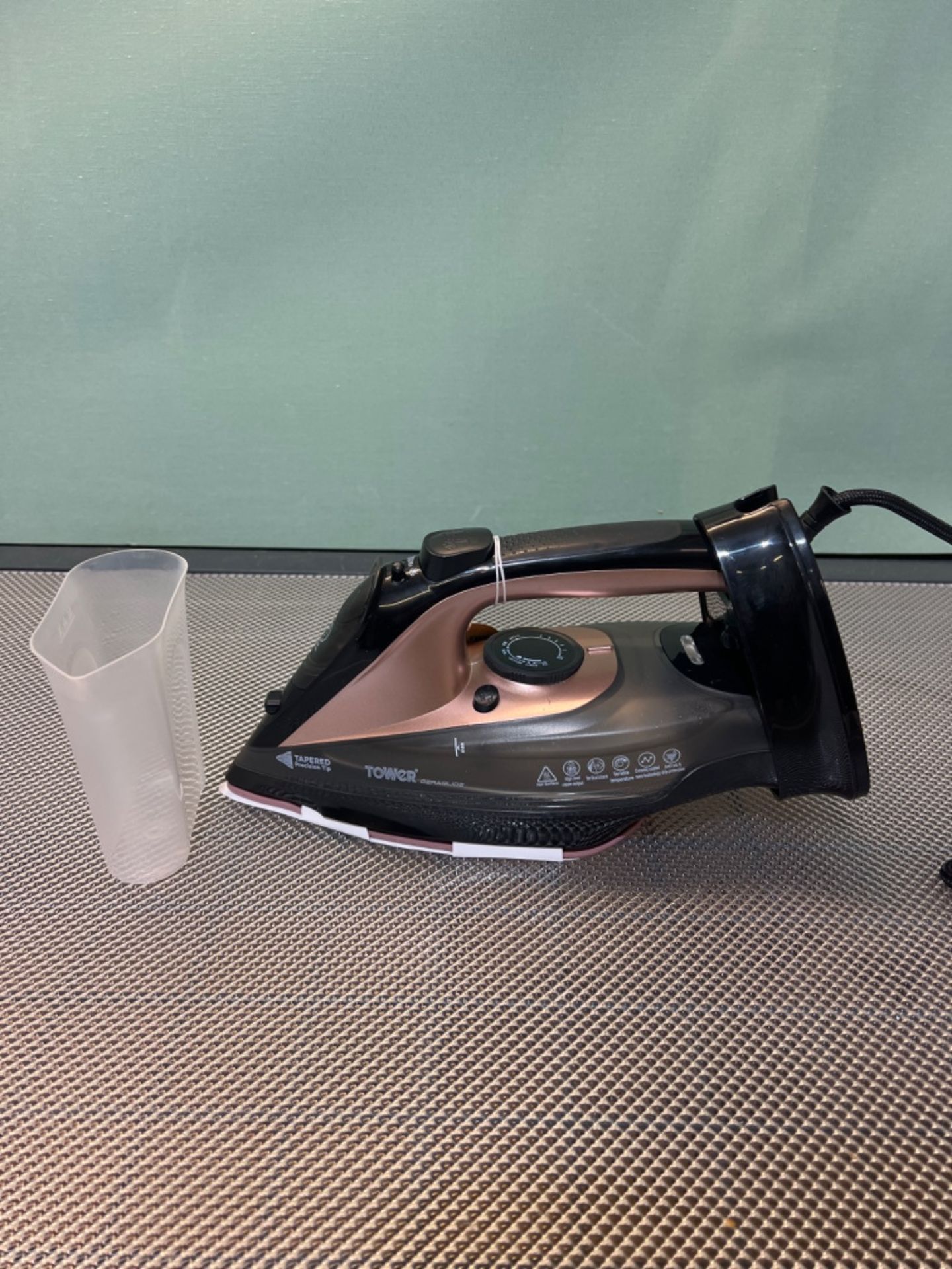 Tower T22008RG CeraGlide Cordless Steam Iron with Ceramic Soleplate and Variable Steam Function, Bl - Image 2 of 3