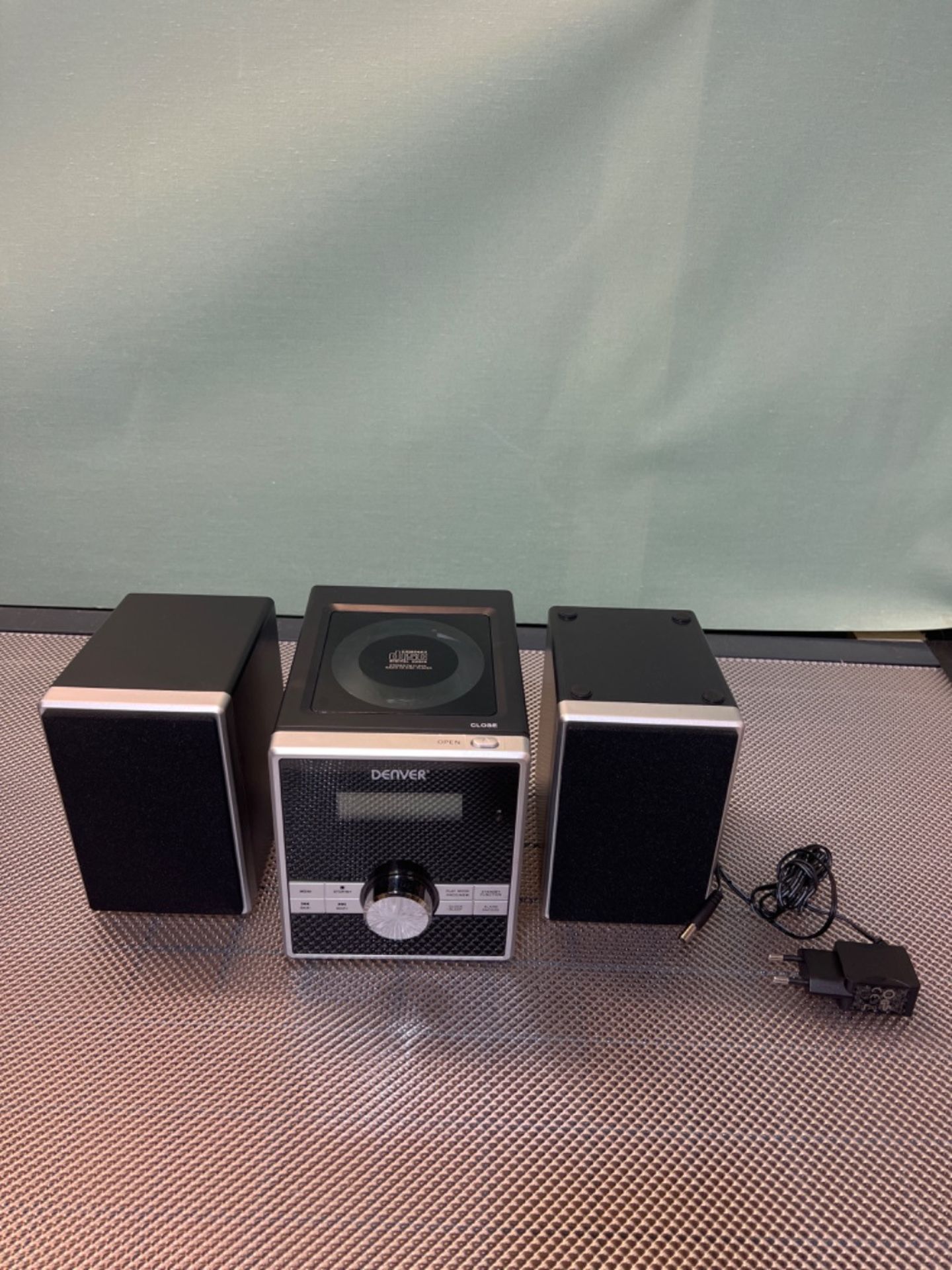 Denver MCA-230 Micro Soundsystem mit PLL-FM Radio, CD-Player und AUX-In, Schwarz/Silber - Image 2 of 3