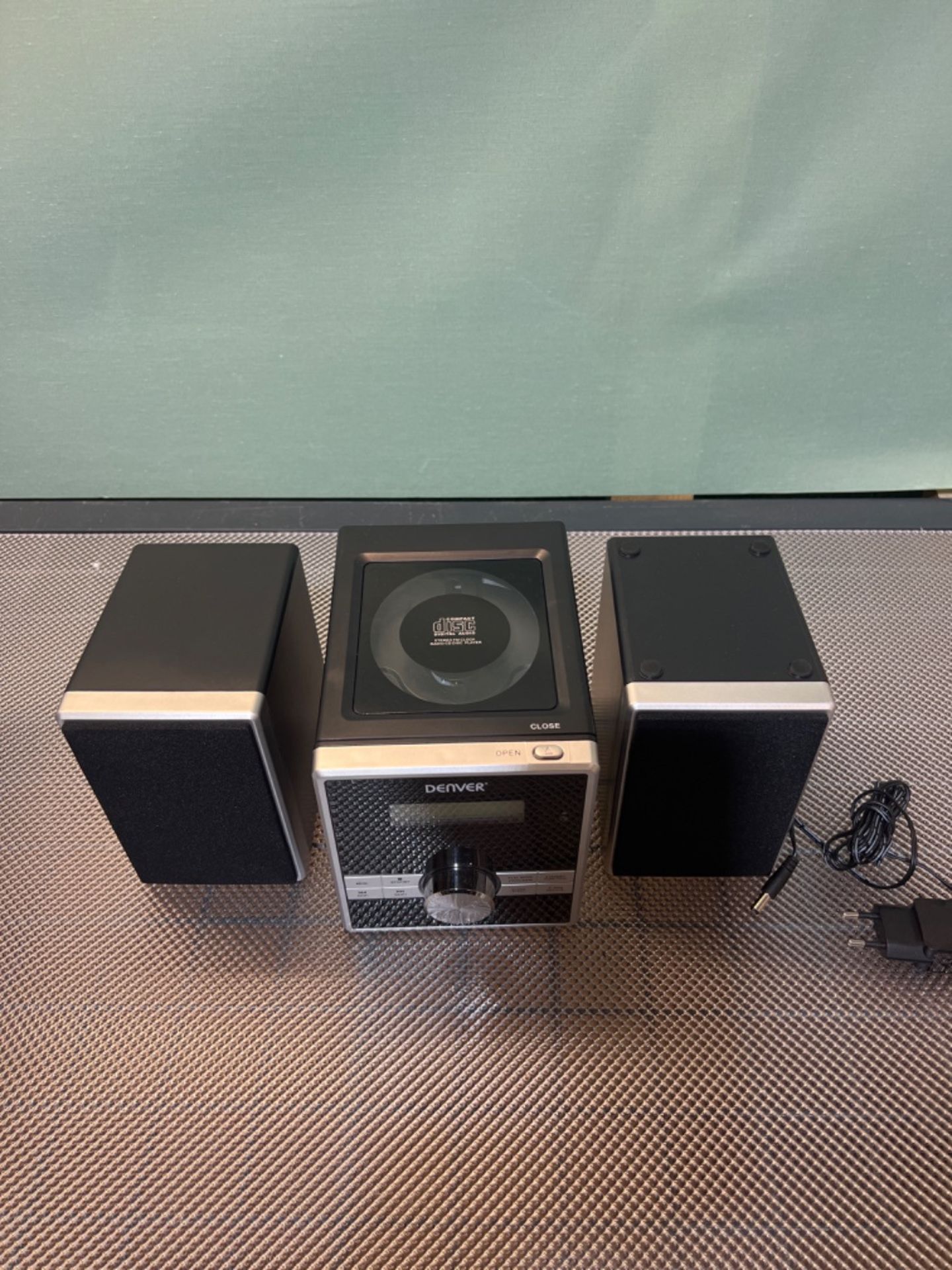 Denver MCA-230 Micro Soundsystem mit PLL-FM Radio, CD-Player und AUX-In, Schwarz/Silber - Image 3 of 3