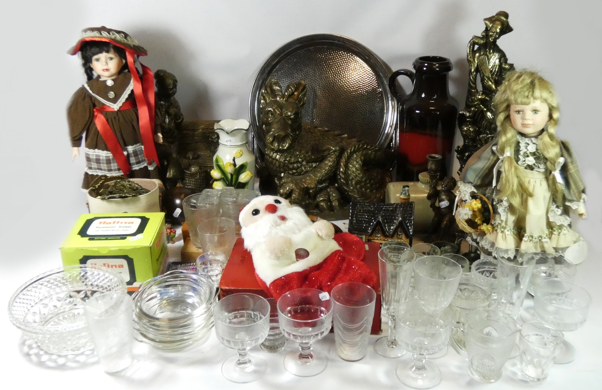 A collection of ceramics, glassware, metalware and other homewares, to include a 1950s three piece - Image 3 of 3