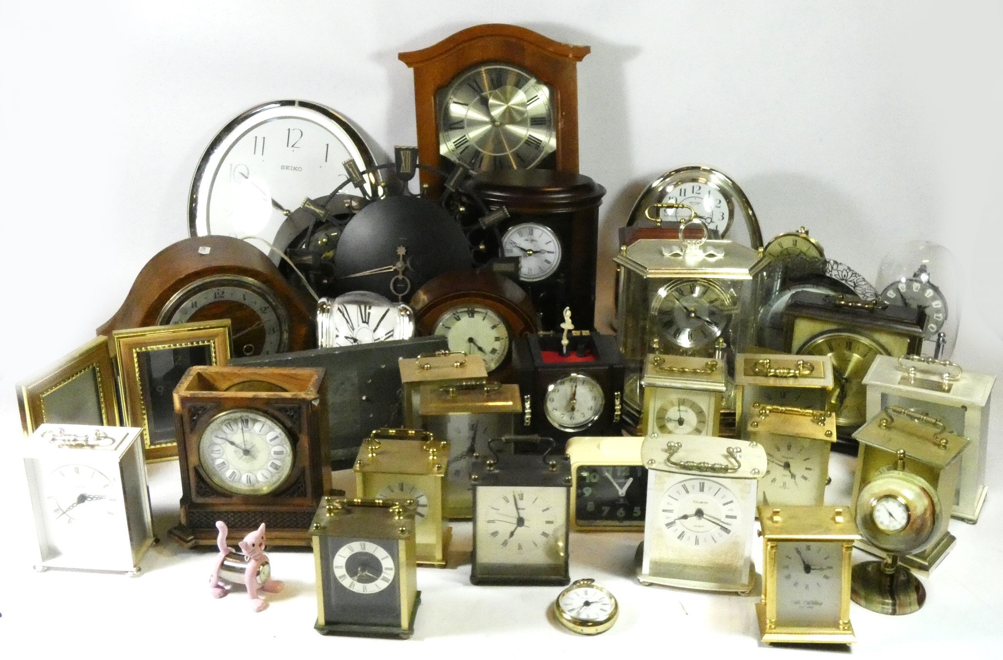 Three boxes of mid 20th century & later mantel and wall clocks, having manual wind and quartz - Image 2 of 2