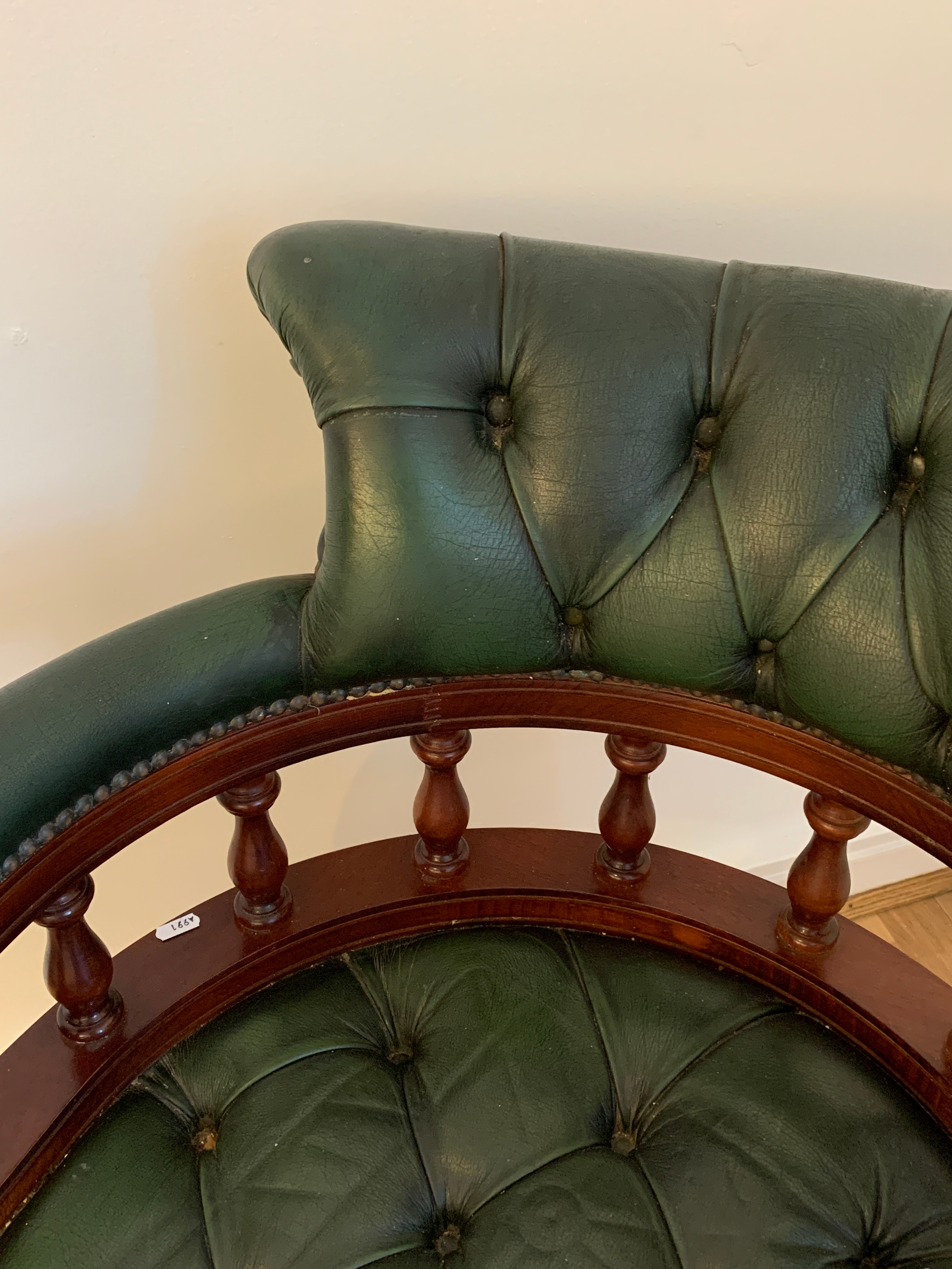 A mahogany framed green leather button back captain's chair by Ring Mekanikk, Norway, with swivel - Image 3 of 6