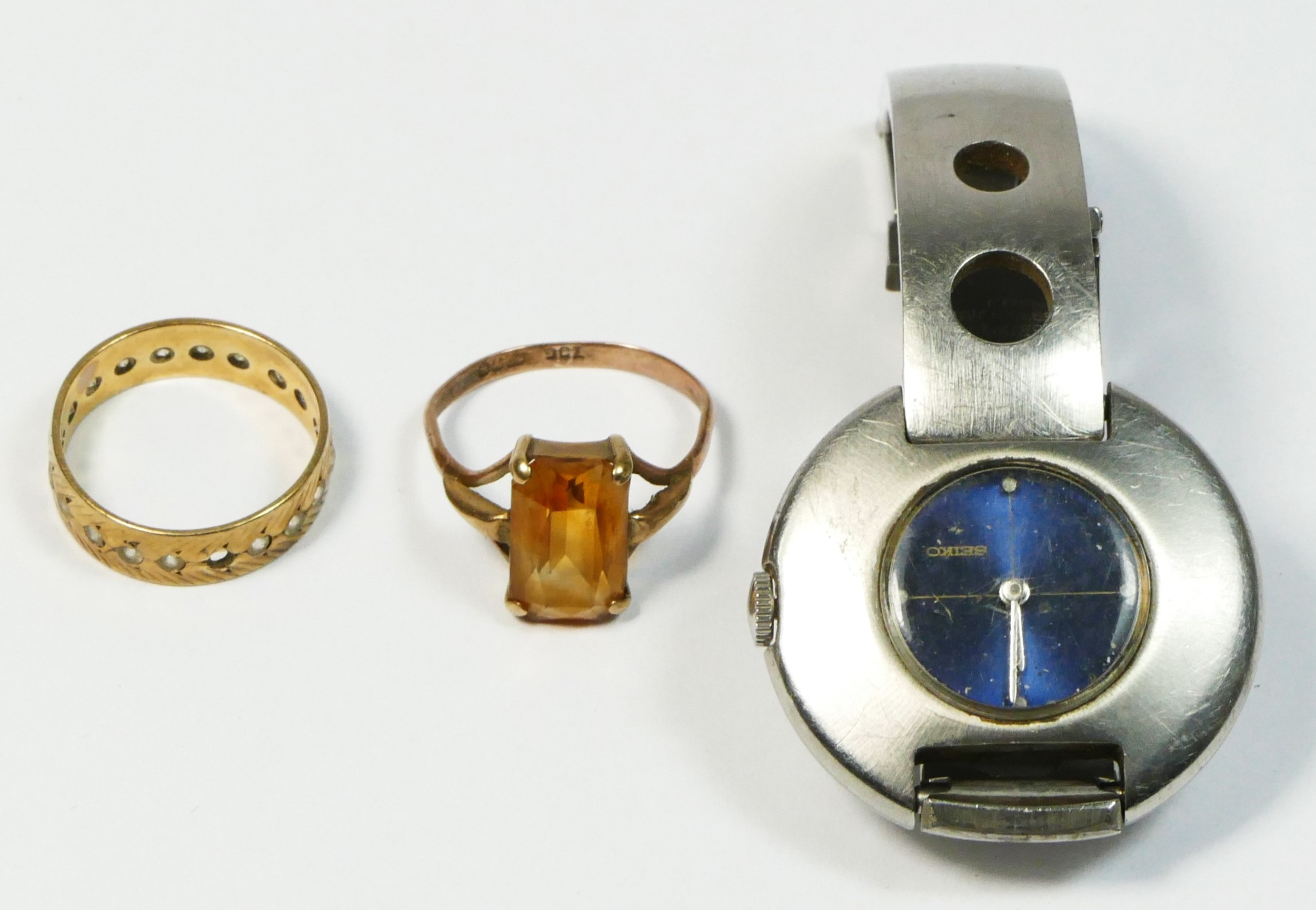 A 9ct gold and paste dress ring, a 9ct gold band ring, 3.7gm and a 1970's ladies Seiko manual wind