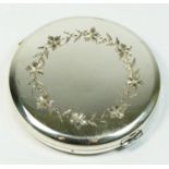 A silver compact, London 1995, with engraved floral decoration, opening to reveal a mirror and