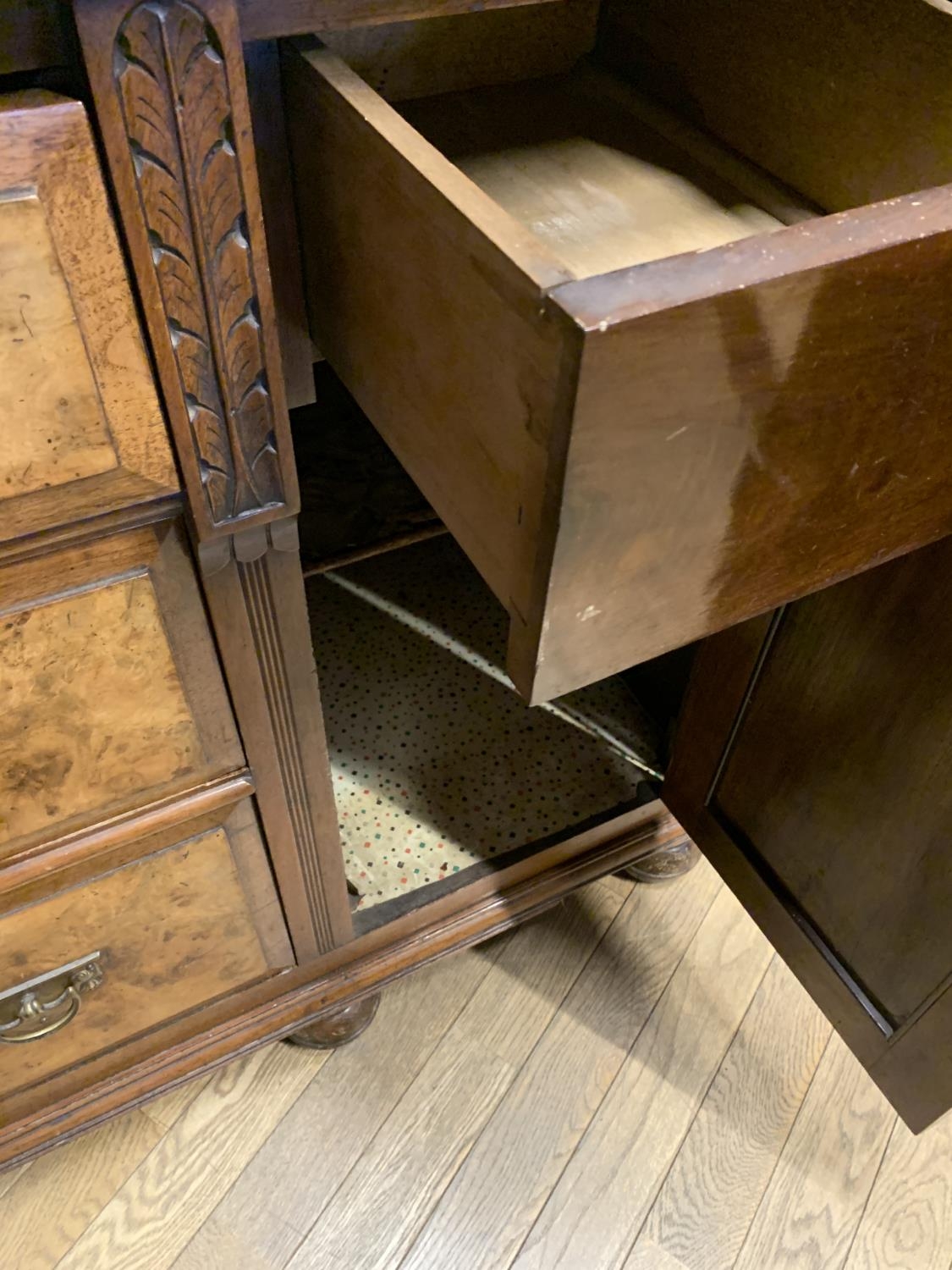 A early 20th century mahogany buffet, three central drawers flanked by two hinged doors, inlay - Image 4 of 4