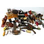 A collection of early 20th century & later carpenters hand tools and accessories, to include box