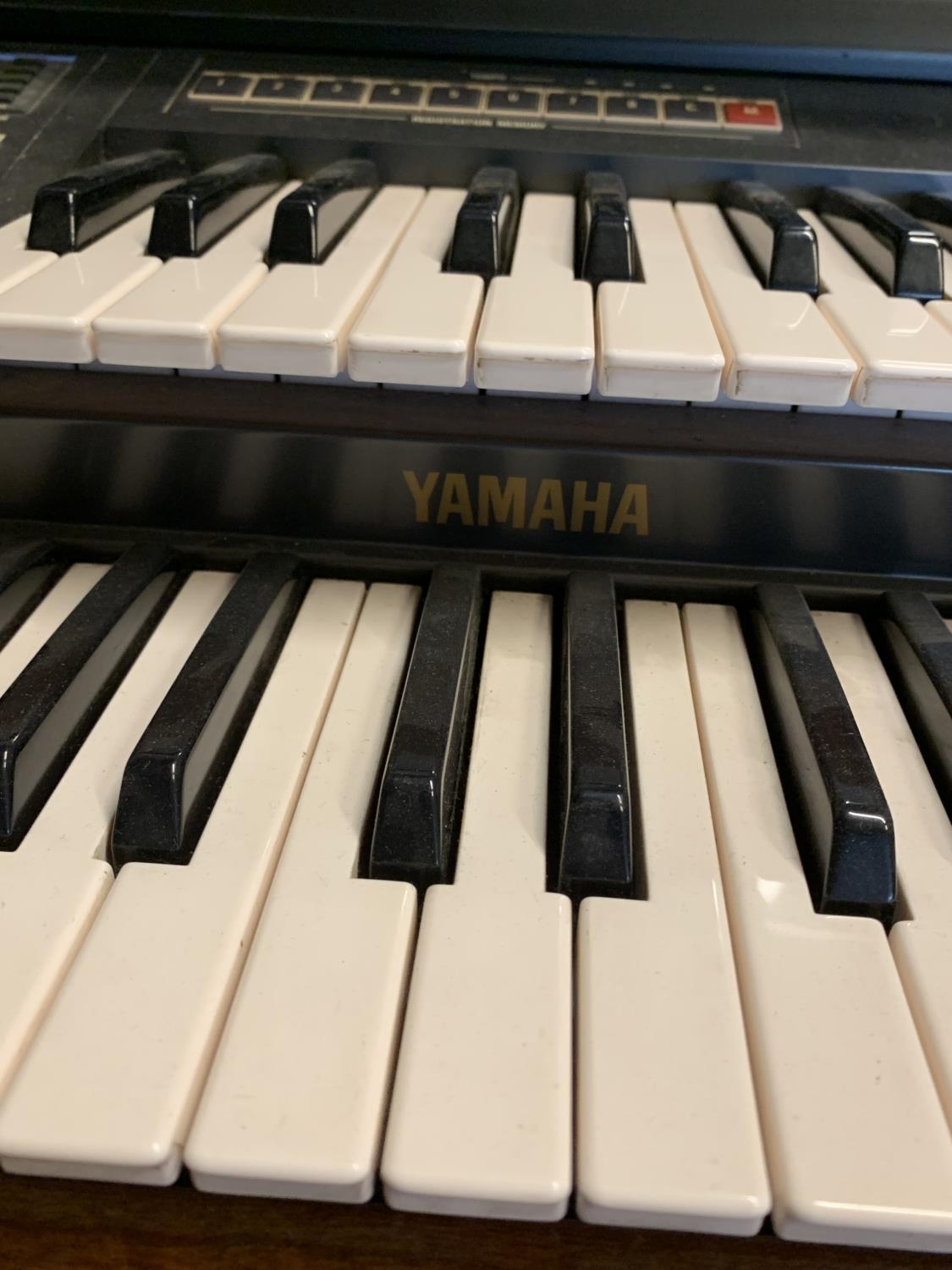 A Yamaha Electone organ, 108cm x 90cm x 45cm - Image 3 of 4