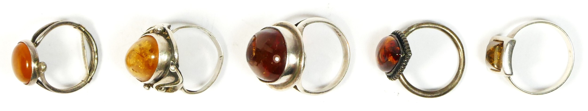 Five silver and amber set rings, 24gm - Image 2 of 2
