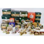 A collection of twenty two Lilliput Lane model cottages. (some boxed) (2)