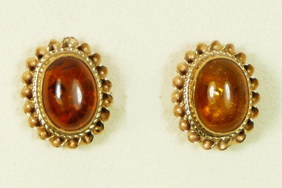 A pair of 9ct gold and amber ear studs, 11 x 9mm, 1.9gm