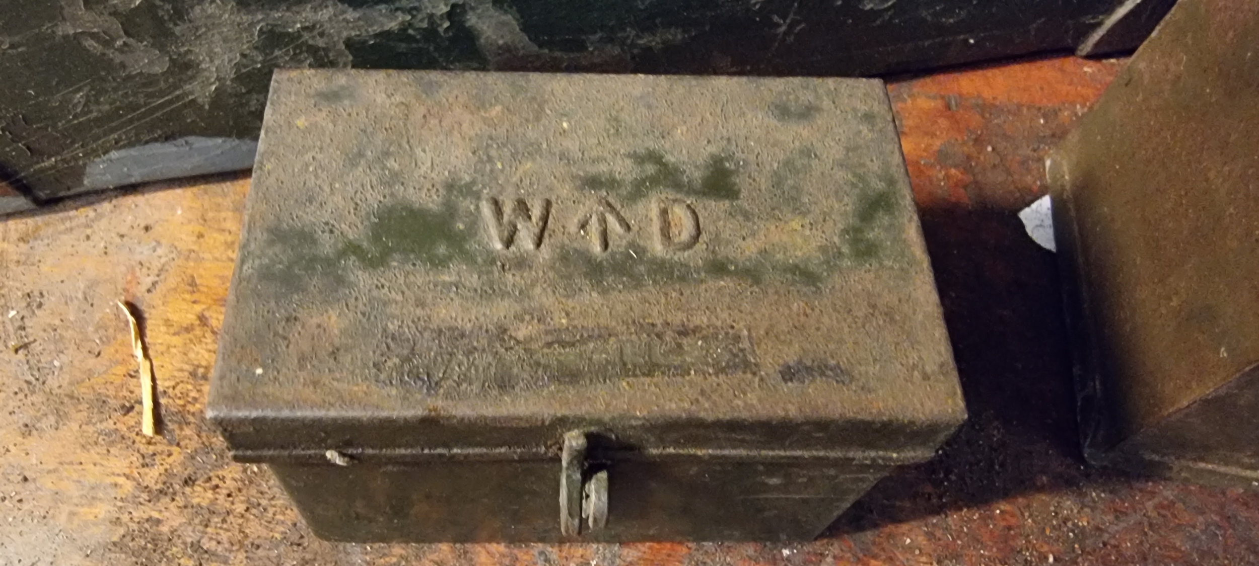 A WD metal tin, embossed Part No 39761, H & L, 1951, 8 x 5 x 5 cm, a wooden Tele Set box and two - Image 2 of 2