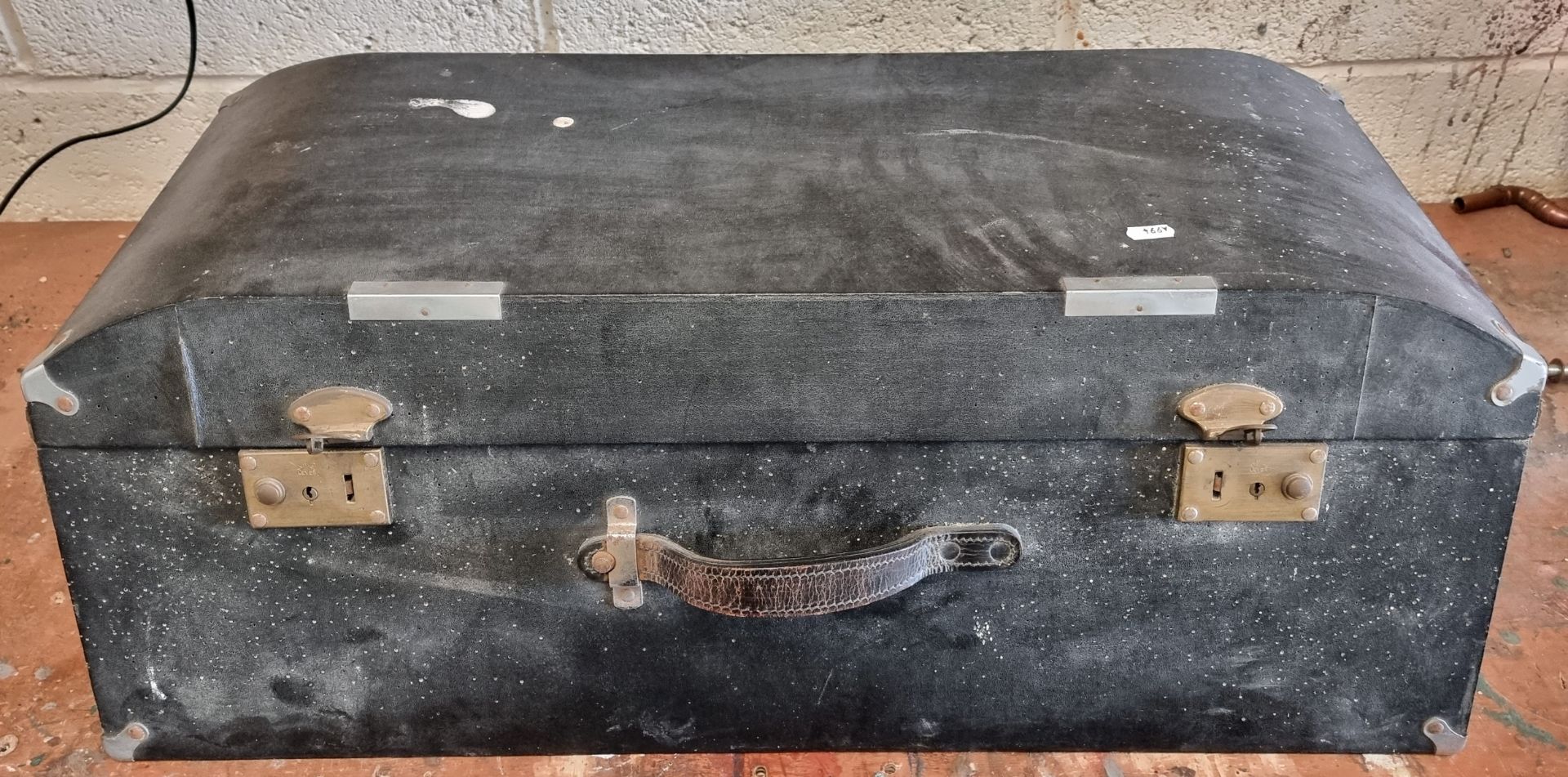 A vintage car travelling trunk case, 79 x 46 x 28cm - Image 2 of 4