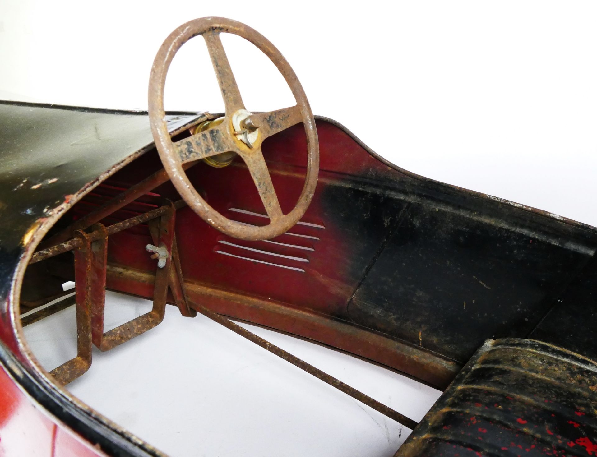 Eureka Super Junior 35 child's pedal car, c.1935-38, metal body painted in red over black, metal - Image 6 of 14