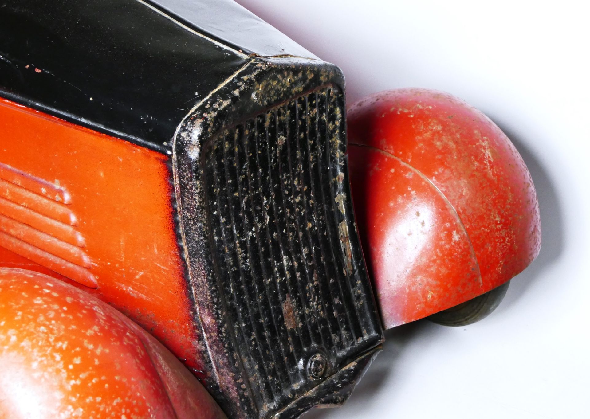 Eureka Super Junior 35 child's pedal car, c.1935-38, metal body painted in red over black, metal - Image 5 of 14