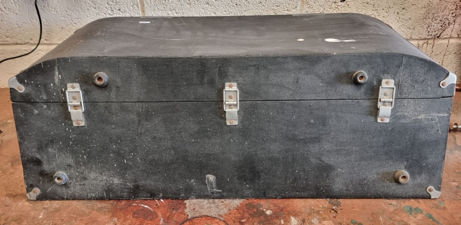 A vintage car travelling trunk case, 79 x 46 x 28cm - Image 3 of 4